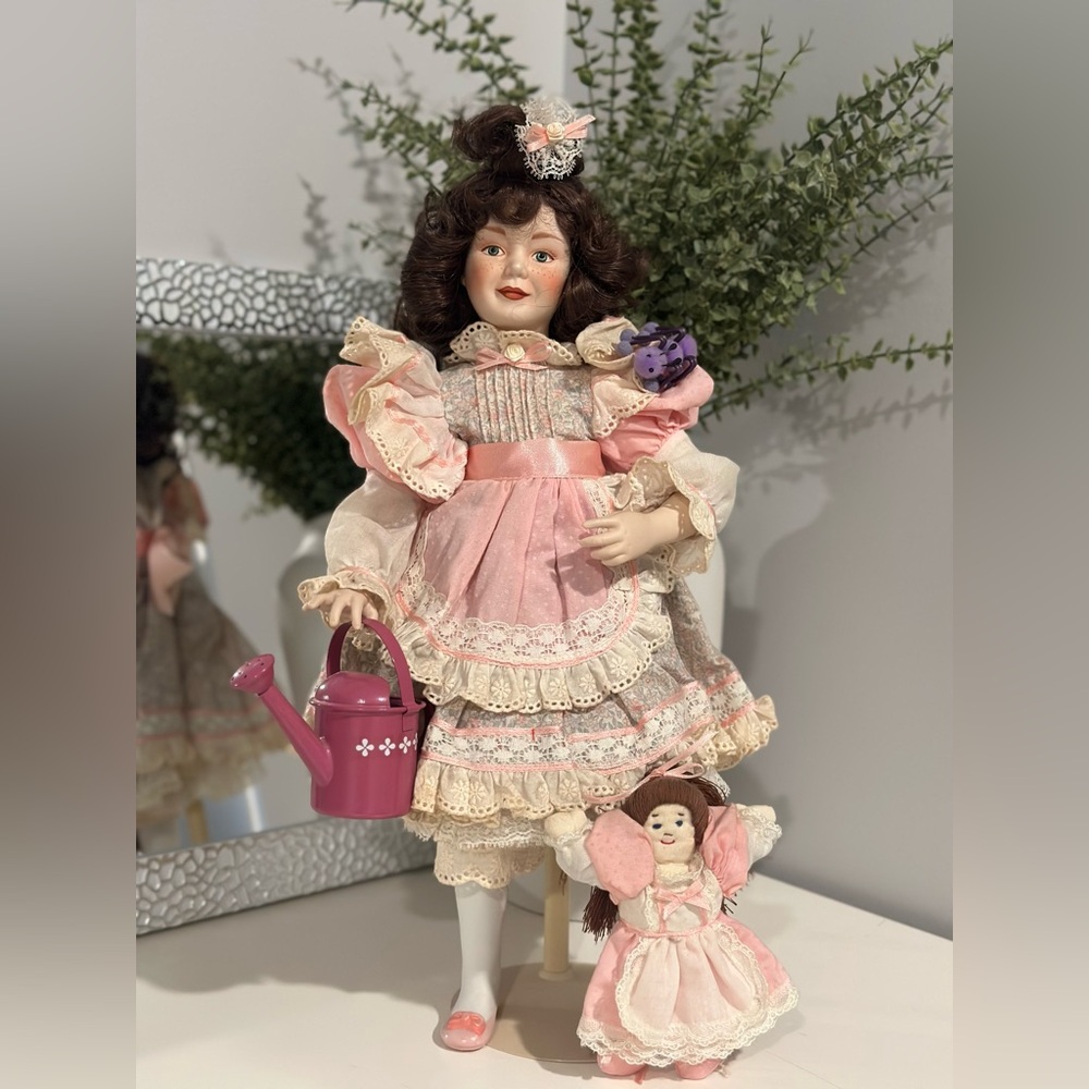 Little Miss Muffet designed by Carol
Lawson 1989'